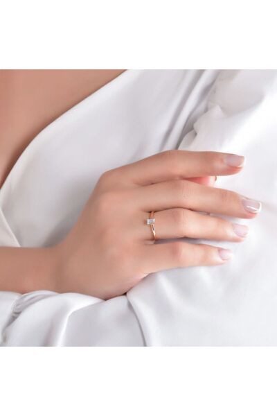 Kuyumcu Kuyumculuk 0.31 Karat Baget Pırlanta Tektaş yüzük