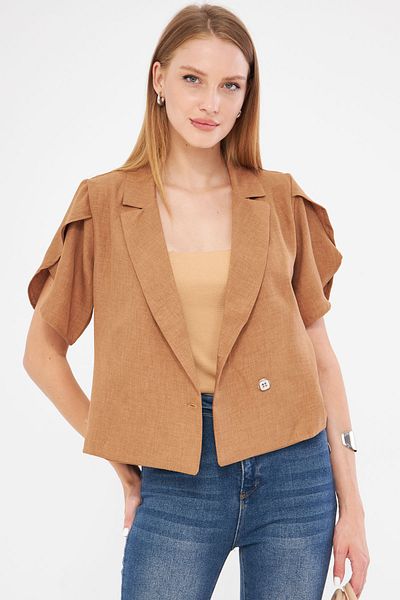 armonika Jachetă crop maro deschis pentru femei - Detaliu cu fantă, mânecă scurtă ARM-24Y 001048
