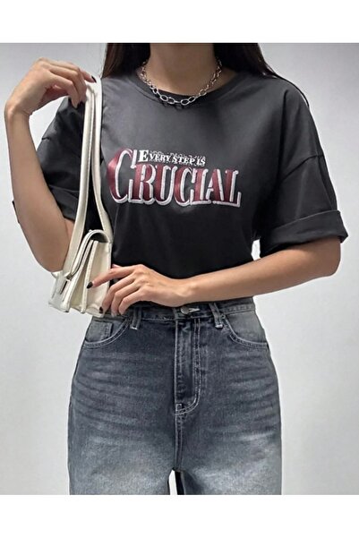 DEZZİİ Oversize kroj Dimljena Crucial Štampano majica