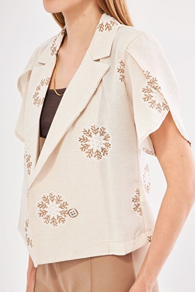 armonika Világosbarna vászonmintás - hasított női Crop dzseki ARM-24Y 001095