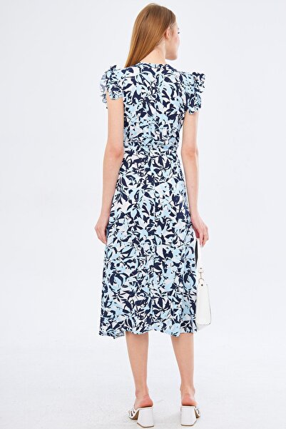 armonika Dámske baby blue miden šaty s dvojitým golierom na ramenách s volánom na pleciach s elastickým pásom, midi dĺžka ARM-24Y001020