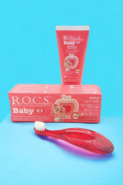 R.O.C.S. مجموعة معجون أسنان روكس للأطفال من عمر 0 إلى 3 سنوات بتطريز التفاح الأحمر و45 جرام