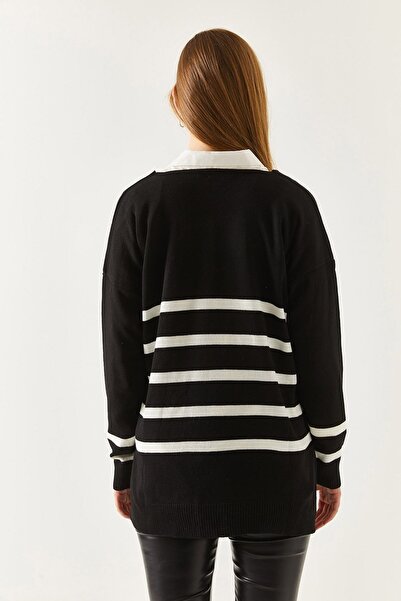 armonika Dámský černý svetr s výstřihem do V proužkovaný krátký přední díl dlouhý zadní díl ARM-20K012008