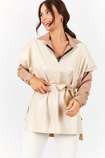 armonika Γυναικεία μπεζ δερμάτινη μπλούζα με λαιμόκοψη V κοντή μπροστά και μακριά πίσω μπλούζα με ζώνη ARM-21K001054