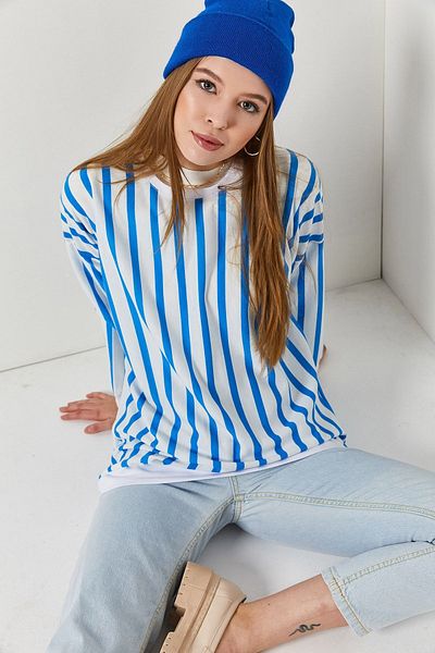 armonika Blau gestreiftes Damen-Sweatshirt mit rundem Kragen und Oversize-Ausschnitt ARM-22Y001191