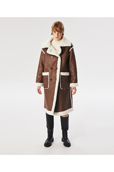 Twist Furry Coat - TW 6230008035014   Model