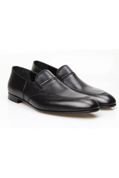 Butik SİYAH RENK BAĞCIKSIZ ERKEK HAKİKİ DERİ AYAKKABI