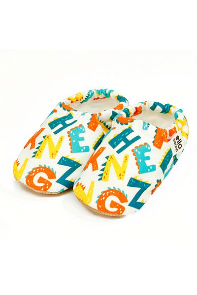 Ella Bonna Babyschuhe mit Buchstabenmuster und rutschfester Sohle – Heimstiefel und Kinderzimmer-Hausschuhe