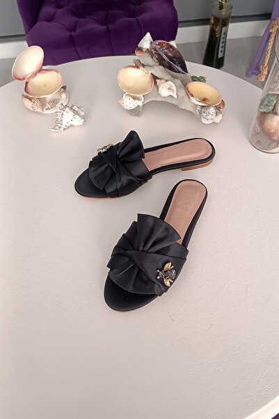 CL CALZATURE Γυναικείες παντόφλες μαύρες σατέν με αξεσουάρ μέλισσας
