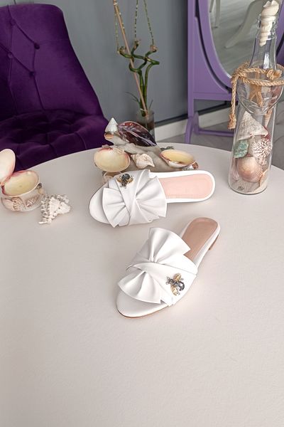 CL CALZATURE Papuci de damă din piele albă pentru utilizare zilnică - cu accesorii Bee