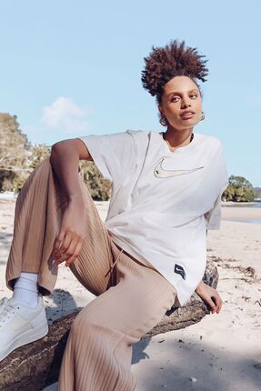 Nike swoosh women clearance
