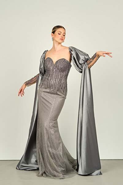 ÖMÜR INN Ömür Inn Kadın Straplez Yaka Seyyar Kol Detaylı Taş İşlemeli Balık Form Abiye Elbise 4228 Gümüş