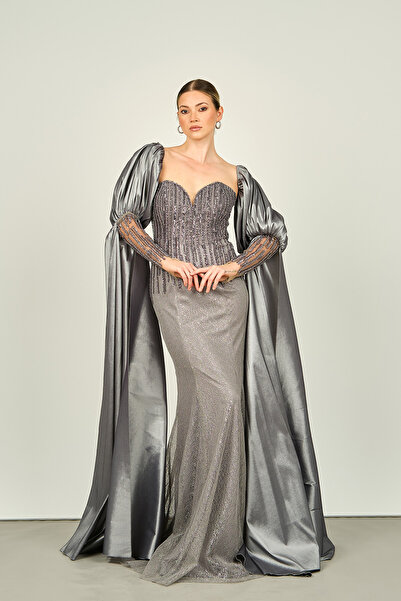 ÖMÜR INN Ömür Inn Kadın Straplez Yaka Seyyar Kol Detaylı Taş İşlemeli Balık Form Abiye Elbise 4228 Gümüş