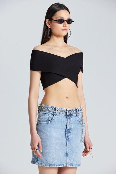 boutiquen 2566 Madonna Yaka Siyah Çapraz Crop