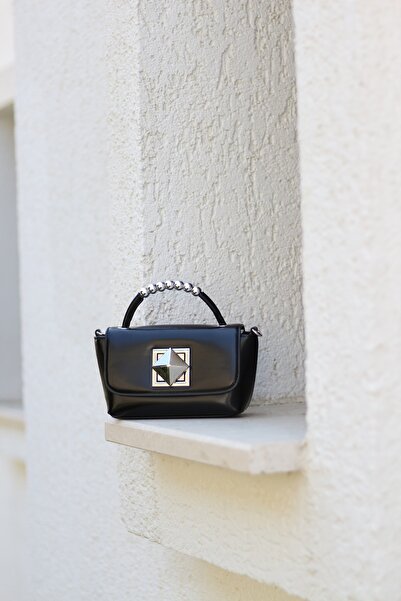 Moom Bag Чорна металева квадратна сумка через плече з пряжкою та бісером