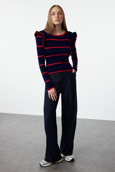 Trendyol Collection Marineblauer Strickpullover mit Volant und Streifen - TWOAW25KZ00243