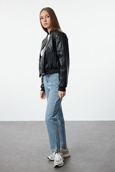 Trendyol Collection Blaue High-Bel-Mom-Jeans TWOSS20JE0108
