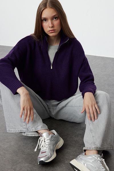Trendyol Collection Lila Super Crop Pullover mit Reißverschluss TWOAW24KZ00527