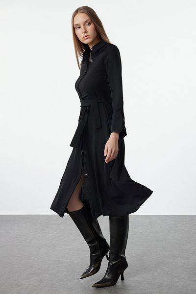 Trendyol Collection Tkané košilové šaty s černým páskem na knoflíky TWOAW24EL00359