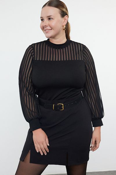 Trendyol Curve بلوزة سوداء محبوكة ذات ياقة واقفة من الدانتيل مقاس كبير TBBAW25AF00010