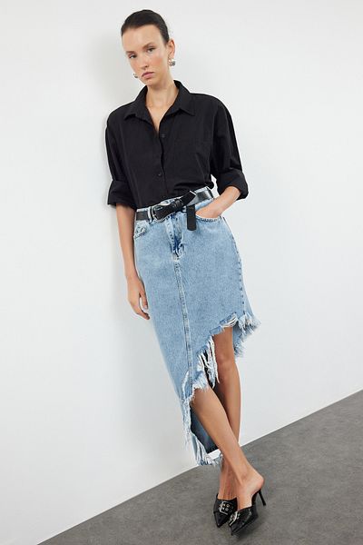 Trendyol Collection Blauer asymmetrischer Midi-Jeansrock mit Quasten TWOAW22ET0140