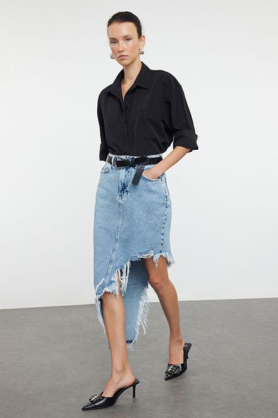 Trendyol Collection Blauer asymmetrischer Midi-Jeansrock mit Quasten TWOAW22ET0140