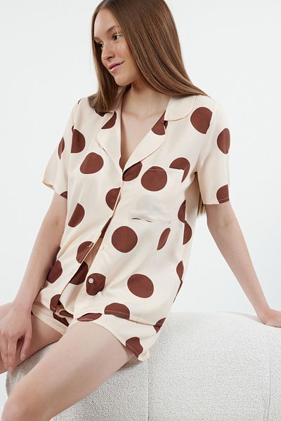 Trendyol Collection Viskózové béžové puntíkované šortky Pyžamový set - THMSS20PT0306