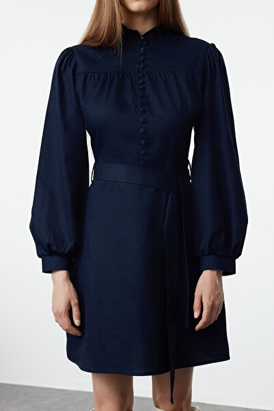 Trendyol Collection Sötétkék magas galléros szőtt ruha TWOAW22EL1346