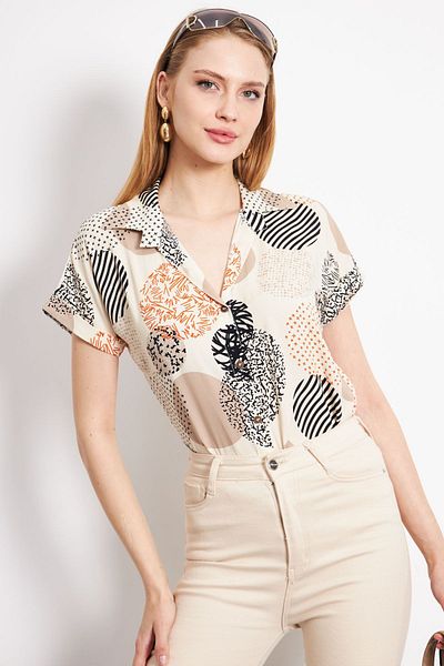 armonika Hellbeige gemustertes Damenhemd - Kurzarm ARM-22Y001052