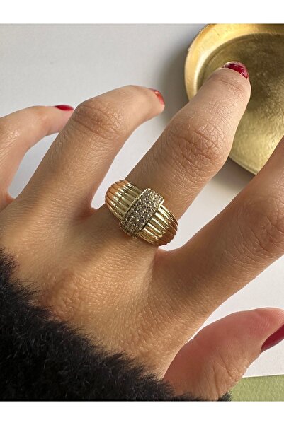 ringbox Gold Bombeli Zirkon Taşlı Çizgili Yüzük