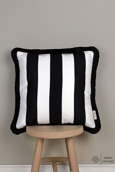 Alseko Concept Husă de pernă pătrată neagră cu smocuri și model cu dungi albe de 43x43 cm