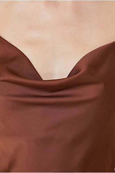 LUSSO Yırtmaç Detay Kahverengi Saten Elbise