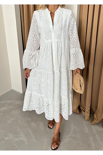 Laluvia Midikleid mit Stickerei – Weiß, ausgestellte Ärmel und Knopf