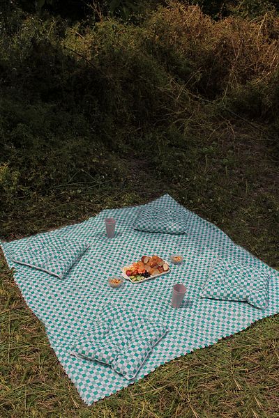 Nanteks Picnic Floor Table and Tablecloth Set - 160x160+4x45