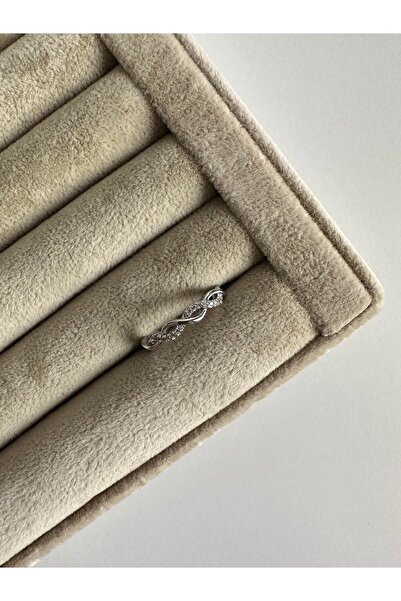 ringbox Gümüş Renkli Zirkon Taşlı Burgu Model Minimal Yüzük