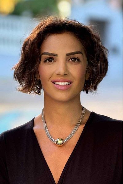 Nevin Kaya Moda قلادة من الفولاذ باللون الذهبي مع مجموعة وسلسلة