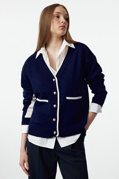 Trendyol Collection Sötétkék blokk mintás széles szabású kötött kardigán - TWOAW25HI00256