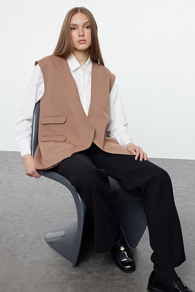 Trendyol Modest Υφαντό γιλέκο καμηλόχρωμο - TCTAW25YL00000 με λεπτομέρεια στην πλάτη