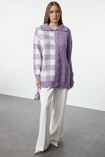 Trendyol Modest Lila Strickpullover mit Polokragen - Karomuster TCTAW25AK00006
