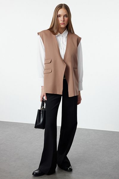 Trendyol Modest Υφαντό γιλέκο καμηλόχρωμο - TCTAW25YL00000 με λεπτομέρεια στην πλάτη