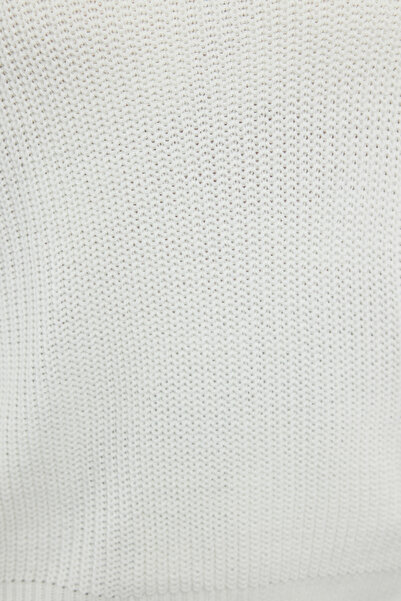 Trendyol Curve Pletený svetr Crew Neck Ecru - TBBAW25AN00022