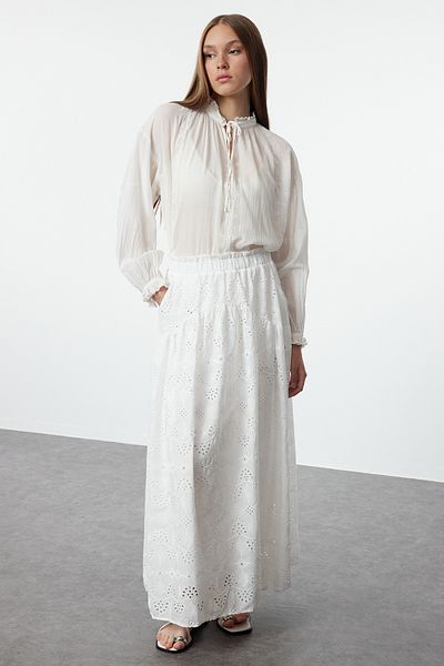 Trendyol Modest Ecru výšivka Guipure tkaná sukně – s kapsami, TCTSS24EE00021