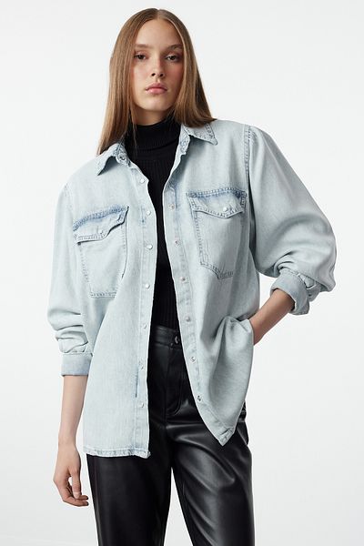 Trendyol Collection Ballonärmeliges Premium-Hemd aus blauem Tencel – TWOAW25GO00016