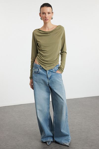 Trendyol Collection Πράσινη ασύμμετρη ντραπέ μπλούζα - Modal ύφασμα, γιακάς Degaje, με επένδυση TWOAW25BZ00031