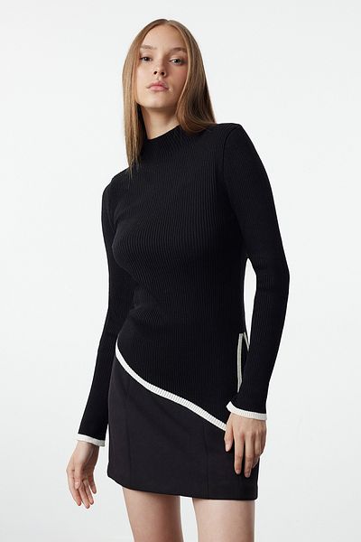 Trendyol Collection Pulover de tricotaj negru cu crestă asimetrică - TWOAW25KZ00244