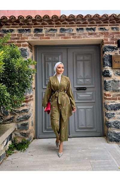 comstar Embroidered Kimono Set