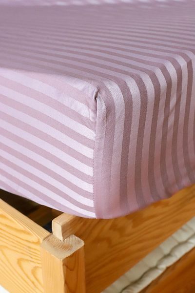 Tekstil Home Луксозен комплект чаршафи от памучен сатен на цветни райета - светло тъмночервено