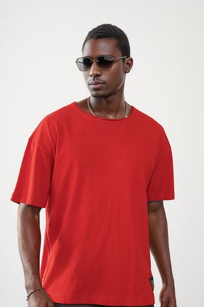 Balenbi Unisex Red Oversize T-Shirt - Κοκαλιάρικο γιακά, Κεντημένη φούστα