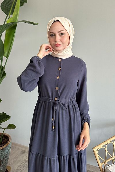 InStyle فستان باميلا بأزرار باللون الرمادي الداكن من Ayrobin