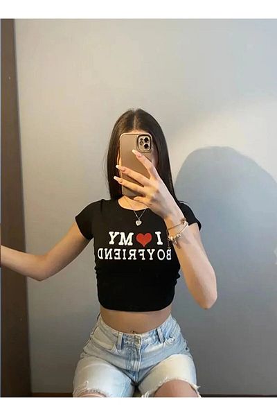 BİQ & TAQ BUTİK Crop top negru pentru femei cu „I Love My Boyfriend” scris